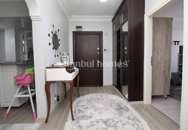 Well Lit Flat with 3 Balconies in a Complex in Istanbul Fatih 11