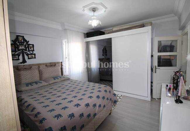 Well Lit Flat with 3 Balconies in a Complex in Istanbul Fatih 12