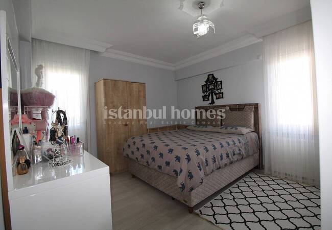 Well Lit Flat with 3 Balconies in a Complex in Istanbul Fatih 13