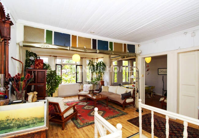 قصر تاريخي مطل على خاليج وحديقة في الفاتح 13