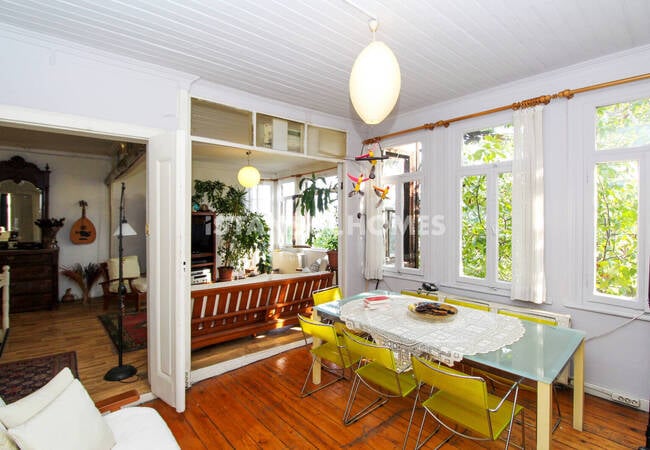 قصر تاريخي مطل على خاليج وحديقة في الفاتح 14