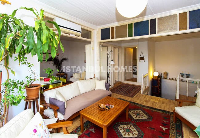 قصر تاريخي مطل على خاليج وحديقة في الفاتح 15