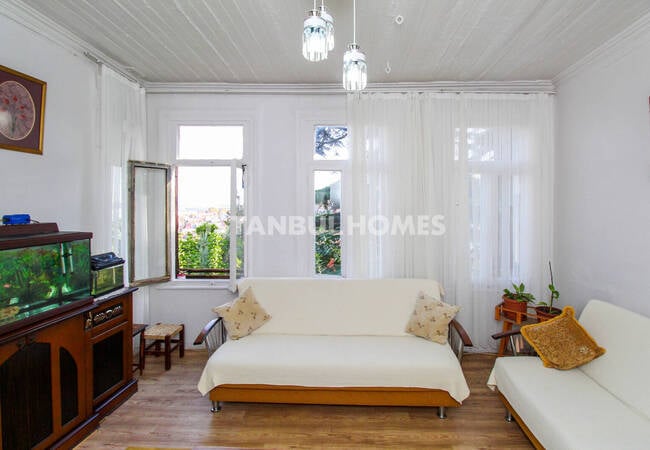 قصر تاريخي مطل على خاليج وحديقة في الفاتح 18