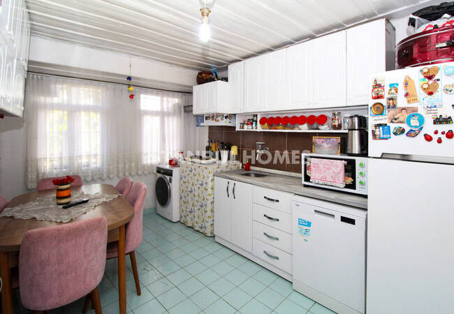 قصر تاريخي مطل على خاليج وحديقة في الفاتح 21