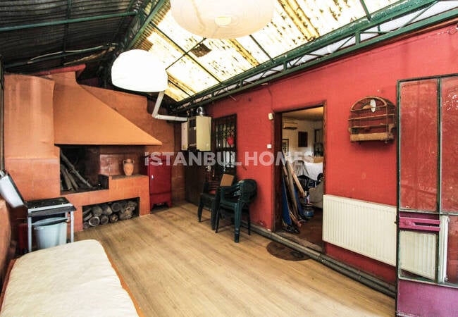 قصر تاريخي مطل على خاليج وحديقة في الفاتح 26