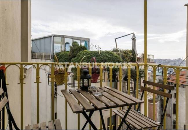 İstanbul Beyoğlu'nda Deniz ve Galata Kulesi Manzaralı Daire 11