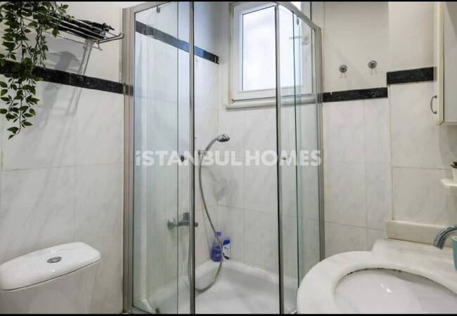 İstanbul Beyoğlu'nda Deniz ve Galata Kulesi Manzaralı Daire 12