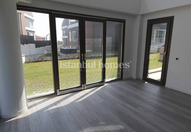 Luxe Villa with Garden in Marina 24 Complex in Buyukcekmece 14