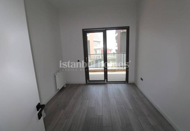 Luxe Villa with Garden in Marina 24 Complex in Buyukcekmece 32