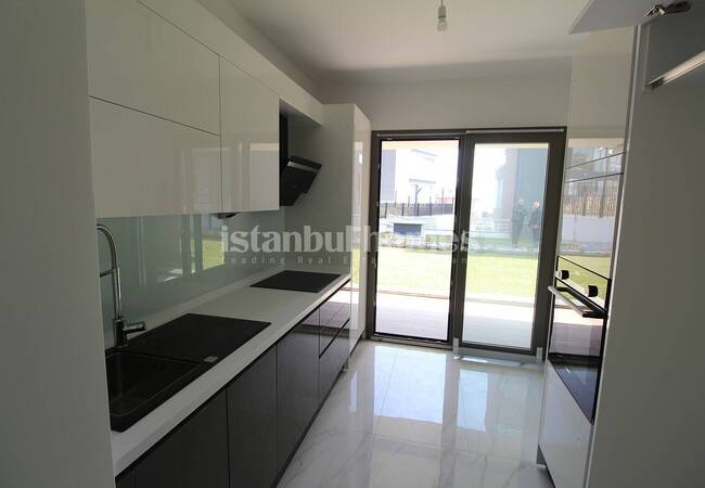 Luxe Villa with Garden in Marina 24 Complex in Buyukcekmece 16