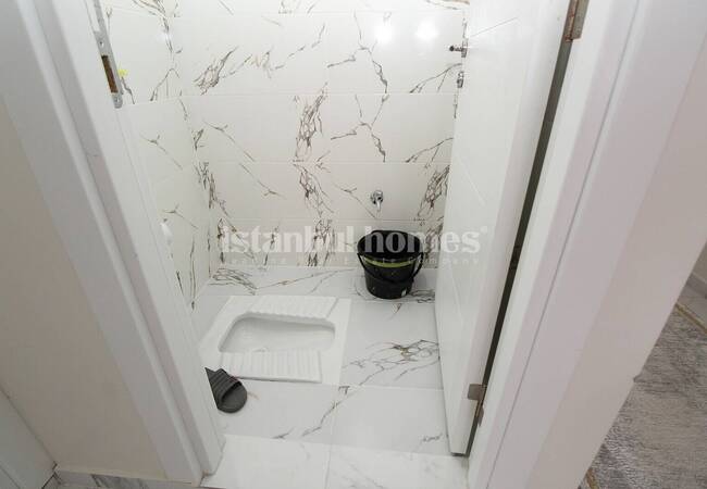 4-bedroom Duplex Apartment Close to Bus Stop in Istanbul 14
