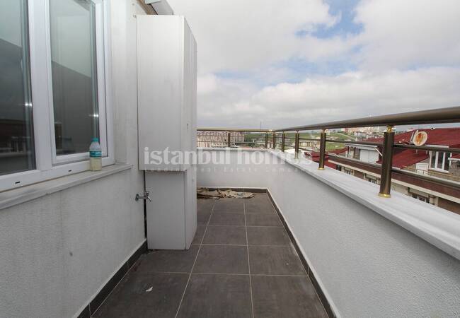 4-bedroom Duplex Apartment Close to Bus Stop in Istanbul 22