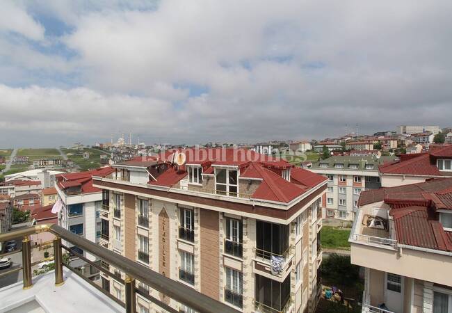 4-bedroom Duplex Apartment Close to Bus Stop in Istanbul 24