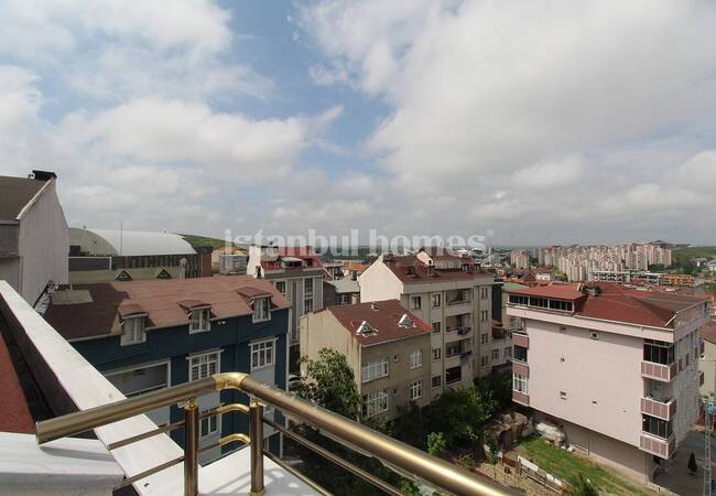 4-bedroom Duplex Apartment Close to Bus Stop in Istanbul 25