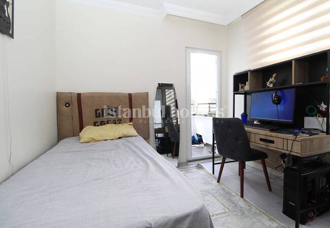 4-bedroom Duplex Apartment Close to Bus Stop in Istanbul 9