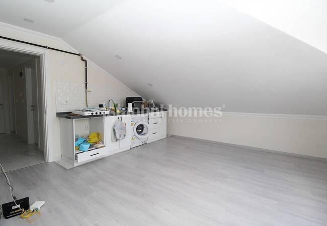 4-bedroom Duplex Apartment Close to Bus Stop in Istanbul 10