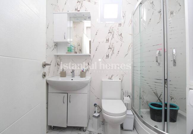 4-bedroom Duplex Apartment Close to Bus Stop in Istanbul 12