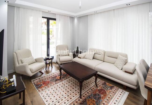 İstanbul Beylikdüzü'nde Havuz Kenarında Eşyalı 2+1 Daire 10