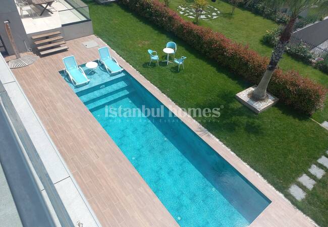 Büyükçekmece'de Havuzlu ve Asansörlü Tripleks Villalar 24