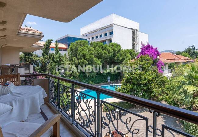 Duplex Apartment in a Seaside Complex in Maltepe with Pool 38