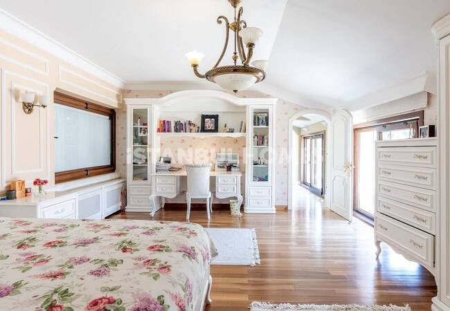 Duplex Apartment in a Seaside Complex in Maltepe with Pool 23