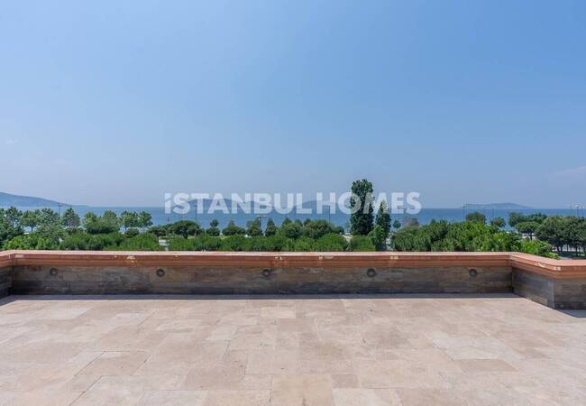 Duplex Apartment in a Seaside Complex in Maltepe with Pool 33