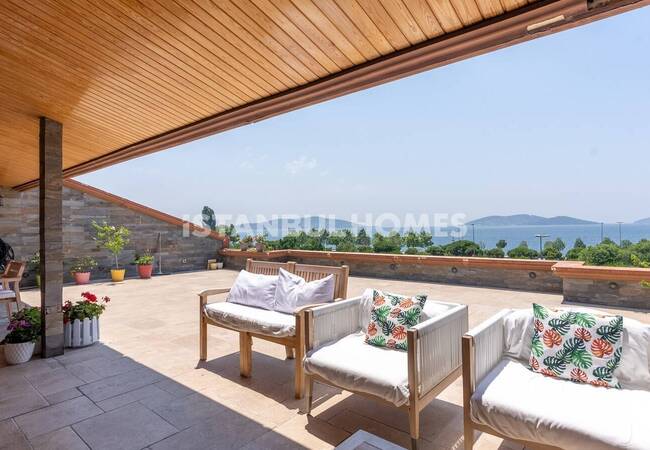 Duplex Apartment in a Seaside Complex in Maltepe with Pool 34