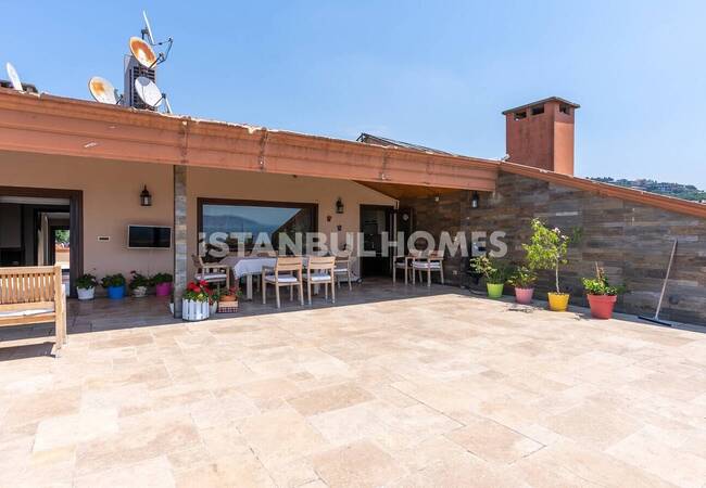 Duplex Apartment in a Seaside Complex in Maltepe with Pool 35