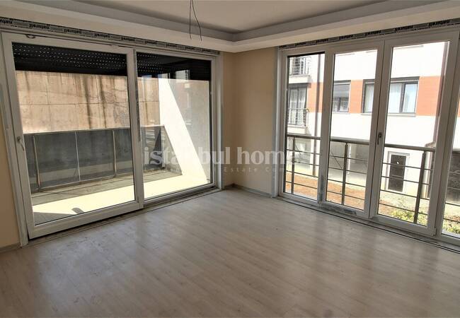 Apartment in a Complex Near the Marmaray in Istanbul Tuzla 9