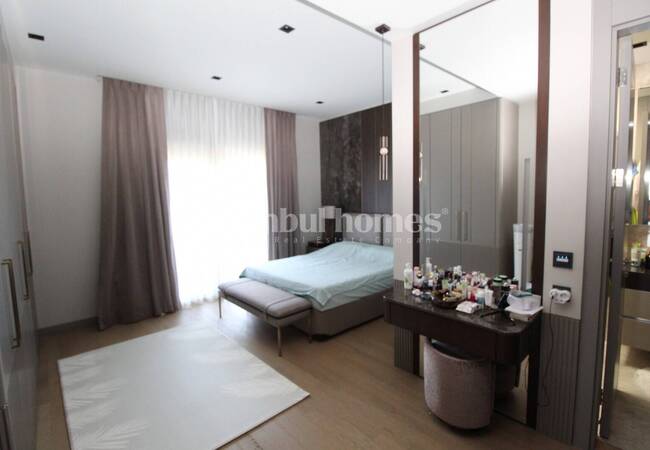 Büyükçekmece'de Göle Yakın Geniş Bahçeli 4+1 Müstakil Villa 14