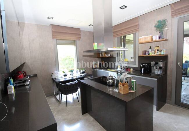 Büyükçekmece'de Göle Yakın Geniş Bahçeli 4+1 Müstakil Villa 21