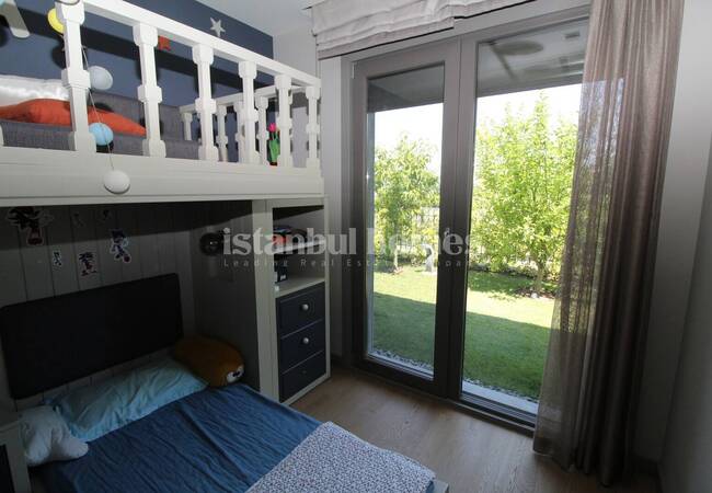 Büyükçekmece'de Göle Yakın Geniş Bahçeli 4+1 Müstakil Villa 27