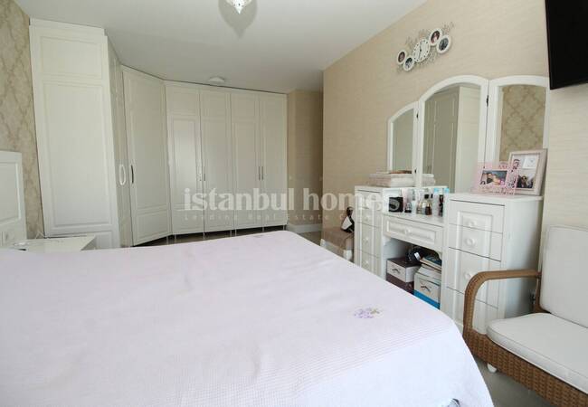 Apartment in a Complex with Swimming Pools in Kucukcekmece 16