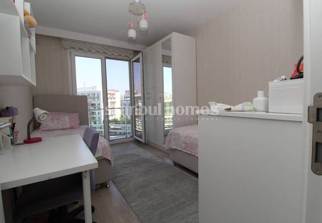 Apartment in a Complex with Swimming Pools in Kucukcekmece 17