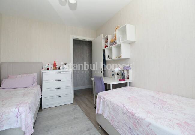 Apartment in a Complex with Swimming Pools in Kucukcekmece 18