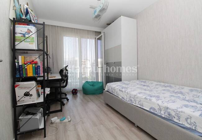 Apartment in a Complex with Swimming Pools in Kucukcekmece 19