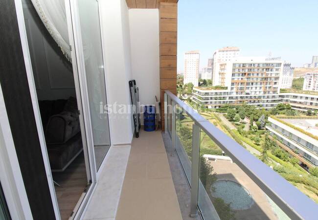 Apartment in a Complex with Swimming Pools in Kucukcekmece 27