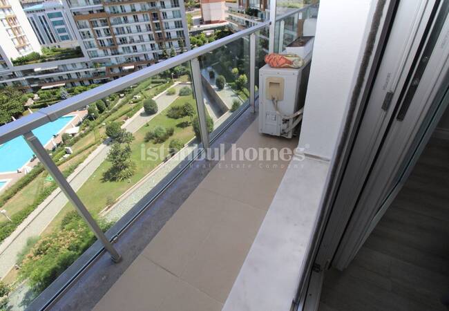 Apartment in a Complex with Swimming Pools in Kucukcekmece 28