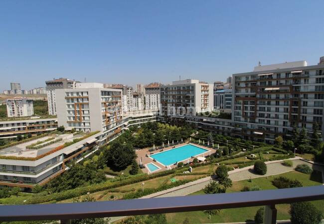 Apartment in a Complex with Swimming Pools in Kucukcekmece 29