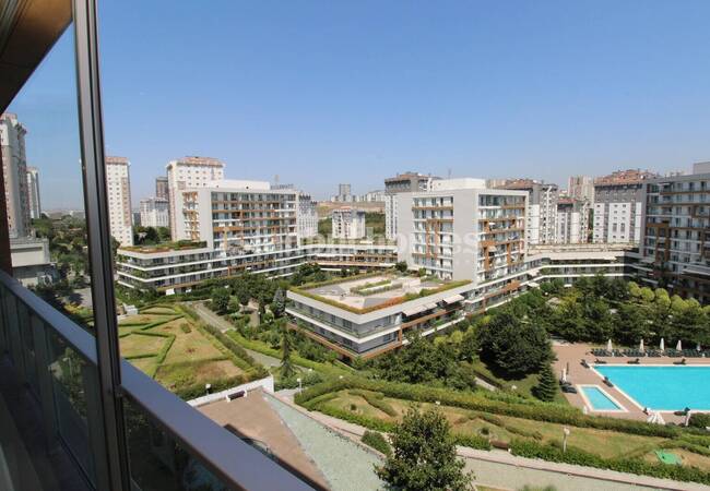 Apartment in a Complex with Swimming Pools in Kucukcekmece 30