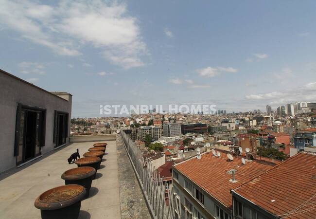 Beyoğlu'nda Asansörlü Binada Geniş Teraslı Bakımlı Daire 9