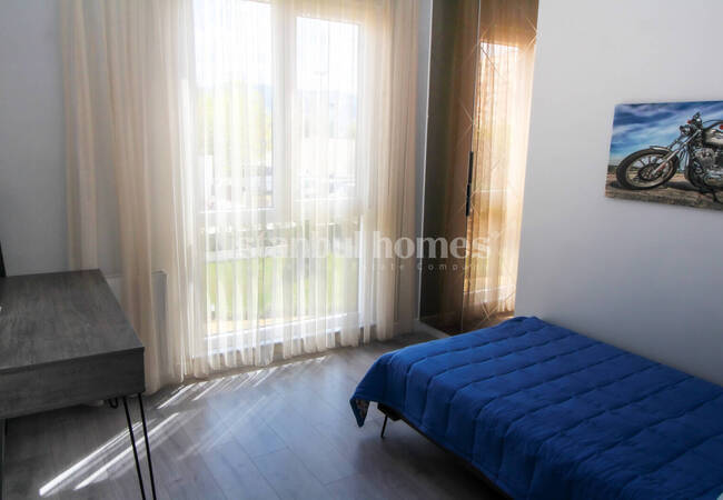 伊斯坦布尔桑贾克特佩带公共游泳池的房地产 18