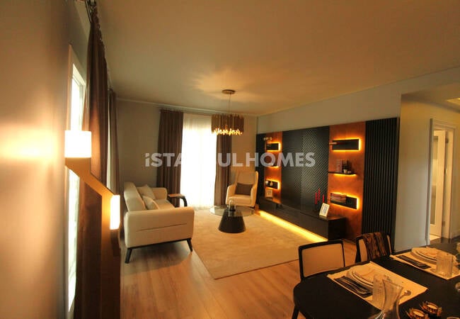 Недвижимость с видом на озеро рядом с главной дорогой в Стамбуле 8