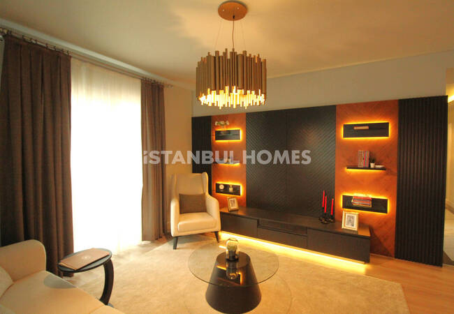 Недвижимость с видом на озеро рядом с главной дорогой в Стамбуле 9