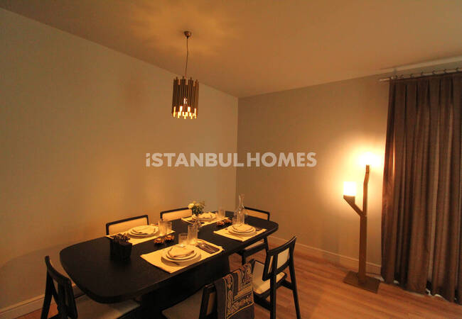 Недвижимость с видом на озеро рядом с главной дорогой в Стамбуле 10