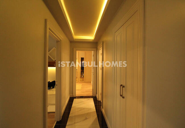 Недвижимость с видом на озеро рядом с главной дорогой в Стамбуле 20