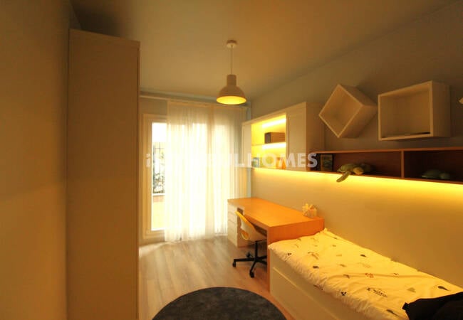 Недвижимость с видом на озеро рядом с главной дорогой в Стамбуле 16