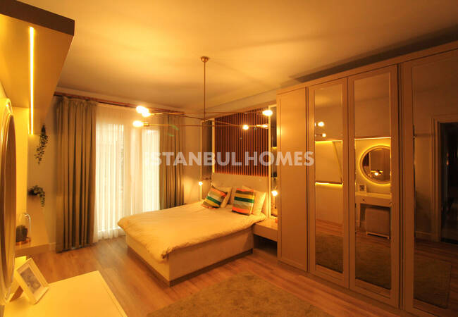 Недвижимость с видом на озеро рядом с главной дорогой в Стамбуле 13