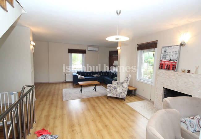 İstanbul Büyükçekmece'de Bahçeli ve 4 Yatak Odalı Tripleks Villa 18