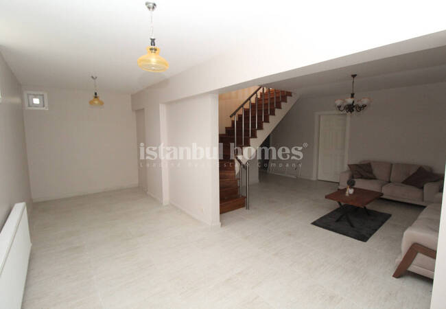 İstanbul Büyükçekmece'de Bahçeli ve 4 Yatak Odalı Tripleks Villa 42